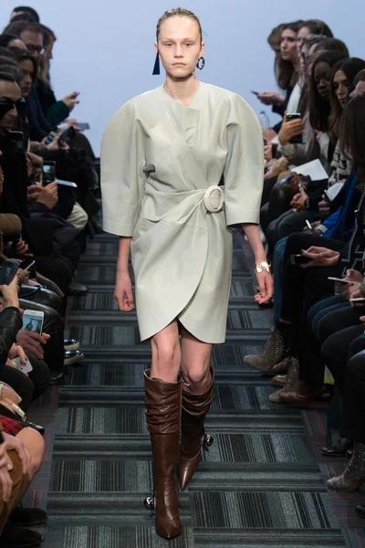 Look 24
